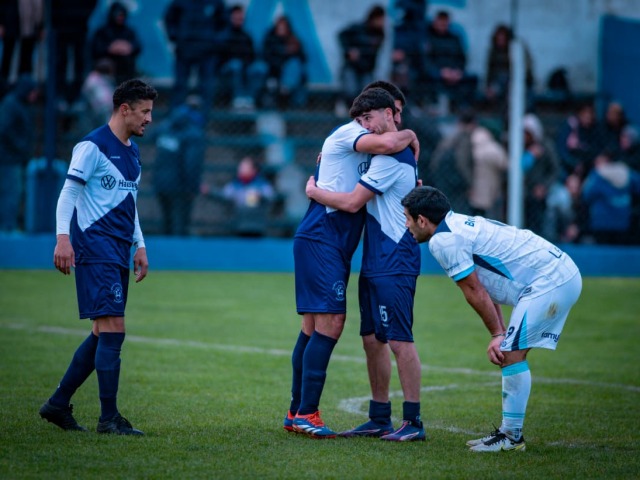 Estudiantes gole�, lidera y El Fort�n obtuvo su primer triunfo